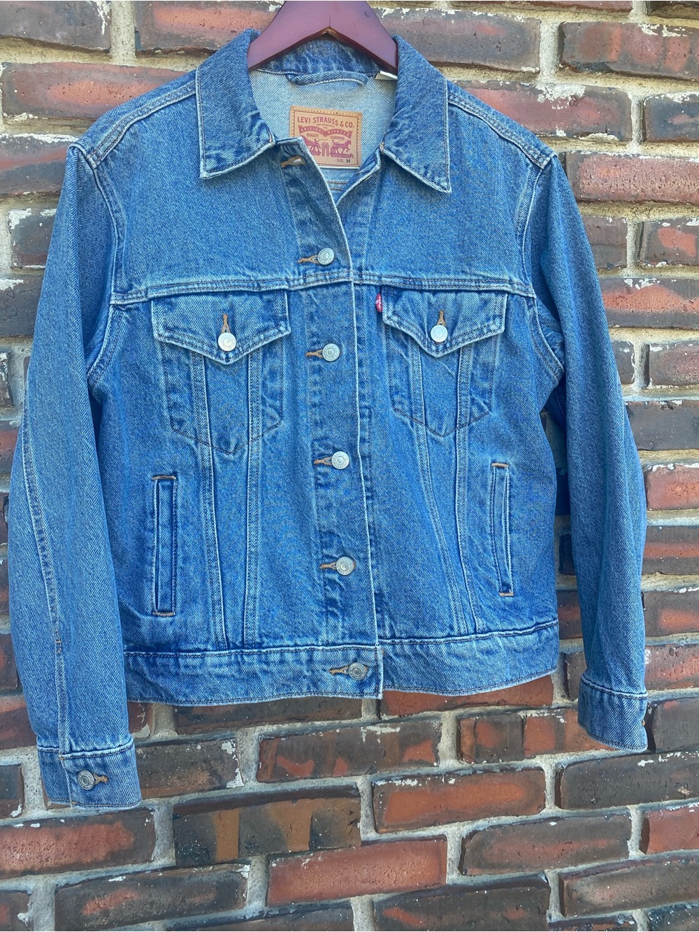 Levi's Women’s Med Classic Denim Jean Jacket - Picture 2 of 12